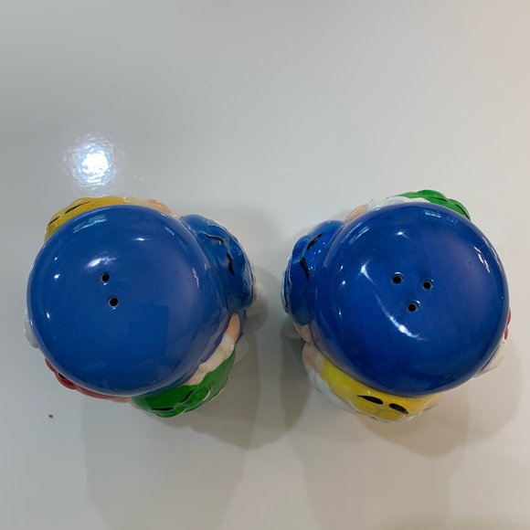 M & M Mars Salt & Pepper Shakers - Picture 4 of 4